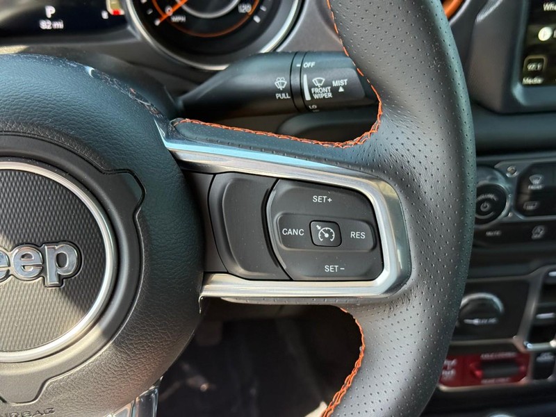 Jeep Gladiator Vehicle Image 16