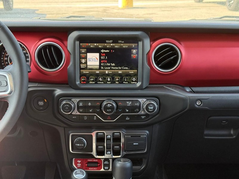 Jeep Gladiator Vehicle Image 11