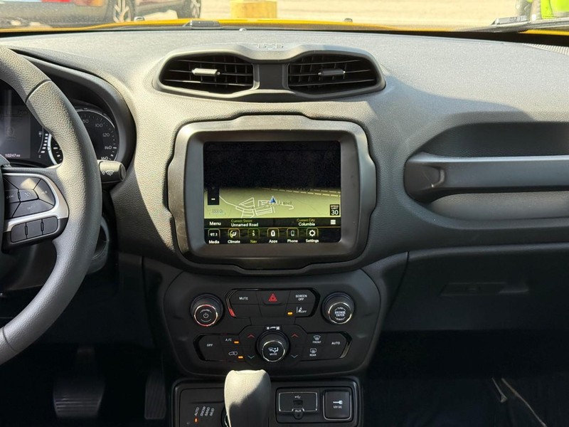 Jeep Renegade Vehicle Image 11