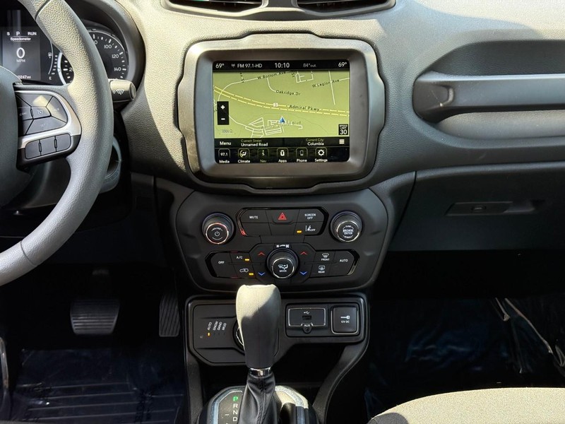 Jeep Renegade Vehicle Image 12