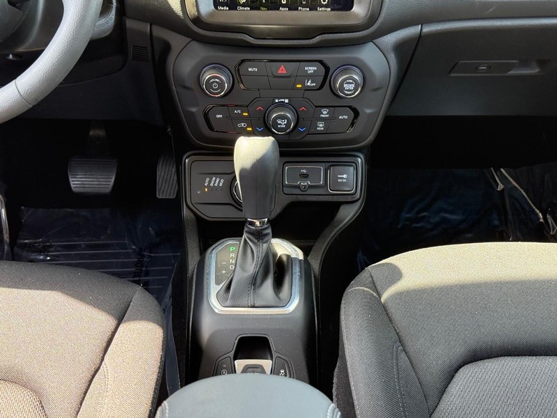 Jeep Renegade Vehicle Image 13