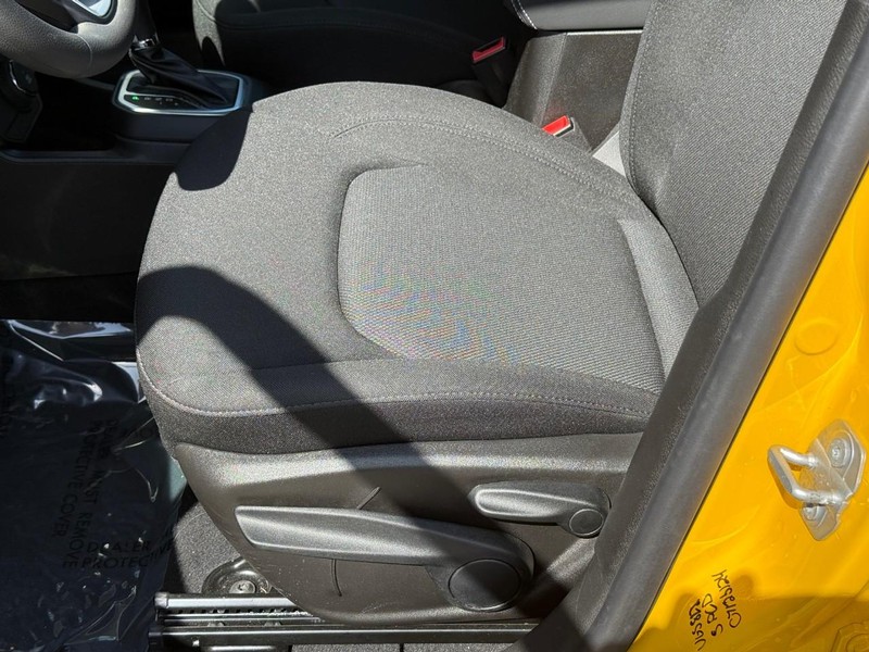 Jeep Renegade Vehicle Image 15