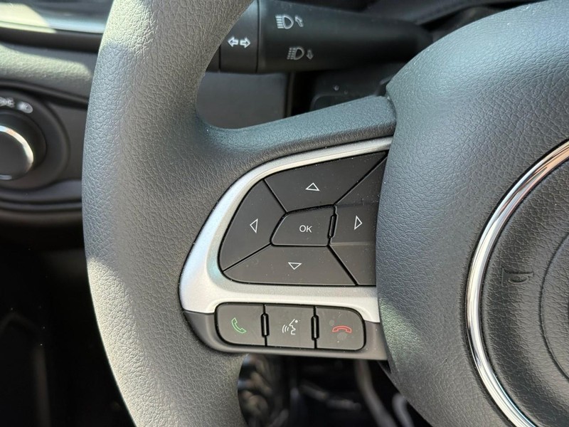 Jeep Renegade Vehicle Image 16