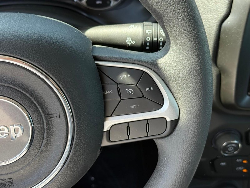 Jeep Renegade Vehicle Image 17
