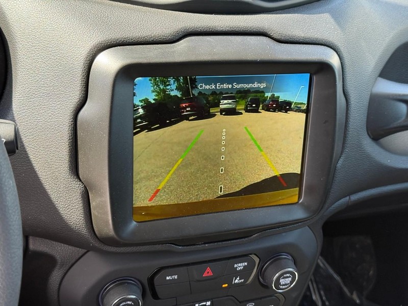 Jeep Renegade Vehicle Image 19