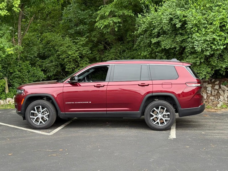 Jeep Grand Cherokee L Vehicle Image 03