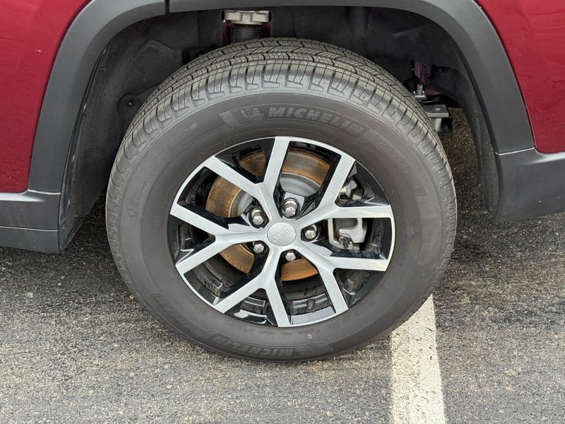 Jeep Grand Cherokee L Vehicle Image 05