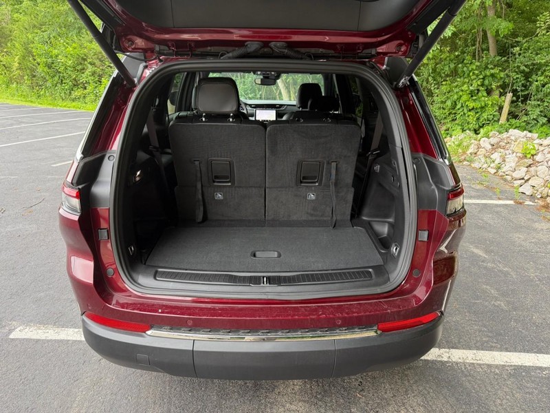 Jeep Grand Cherokee L Vehicle Image 08