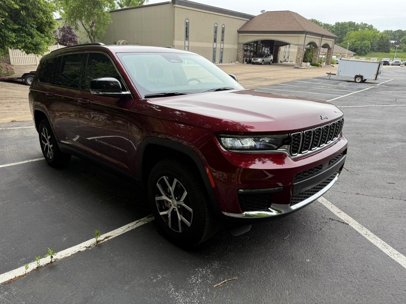 Jeep Grand Cherokee L Vehicle Image 12