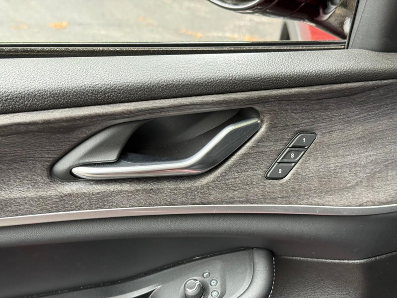 Jeep Grand Cherokee L Vehicle Image 15