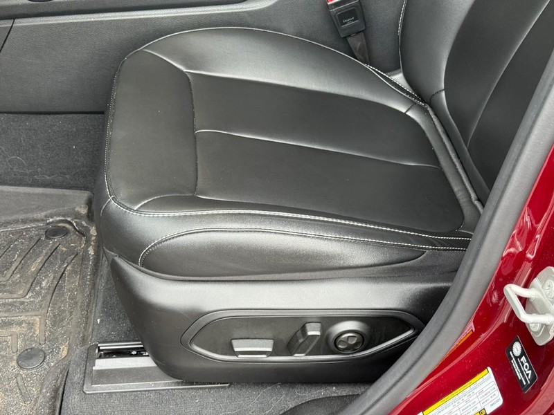 Jeep Grand Cherokee L Vehicle Image 16