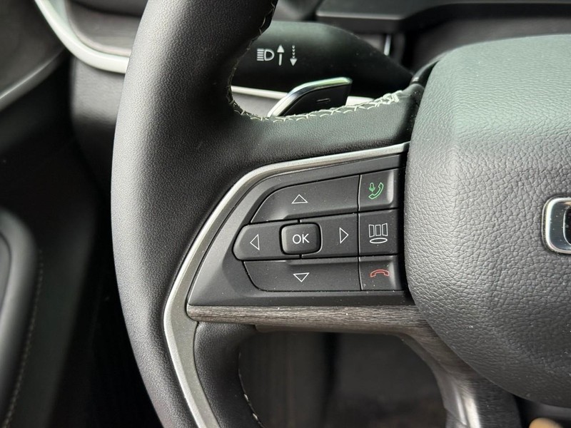 Jeep Grand Cherokee L Vehicle Image 18