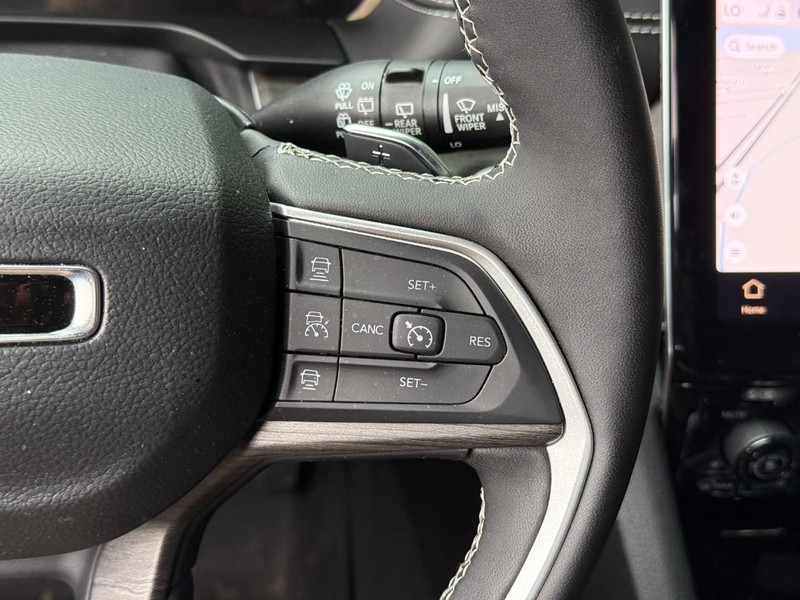 Jeep Grand Cherokee L Vehicle Image 19