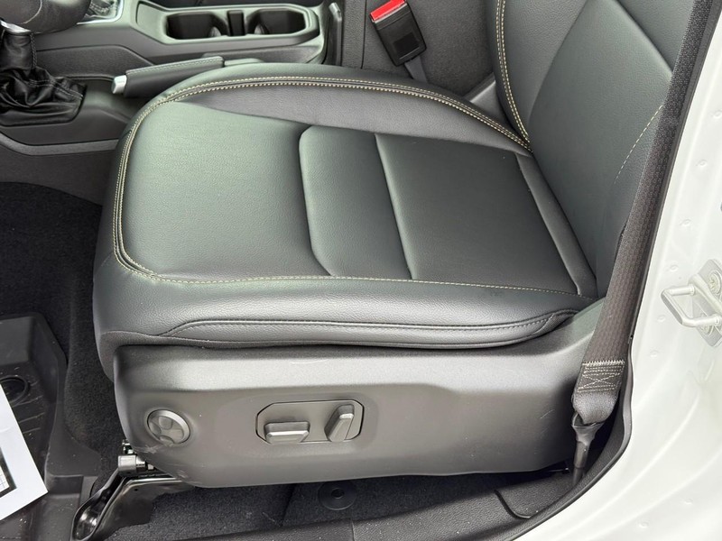 Jeep Wrangler Vehicle Image 14