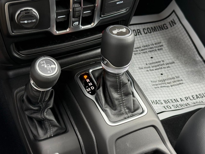 Jeep Wrangler Vehicle Image 17