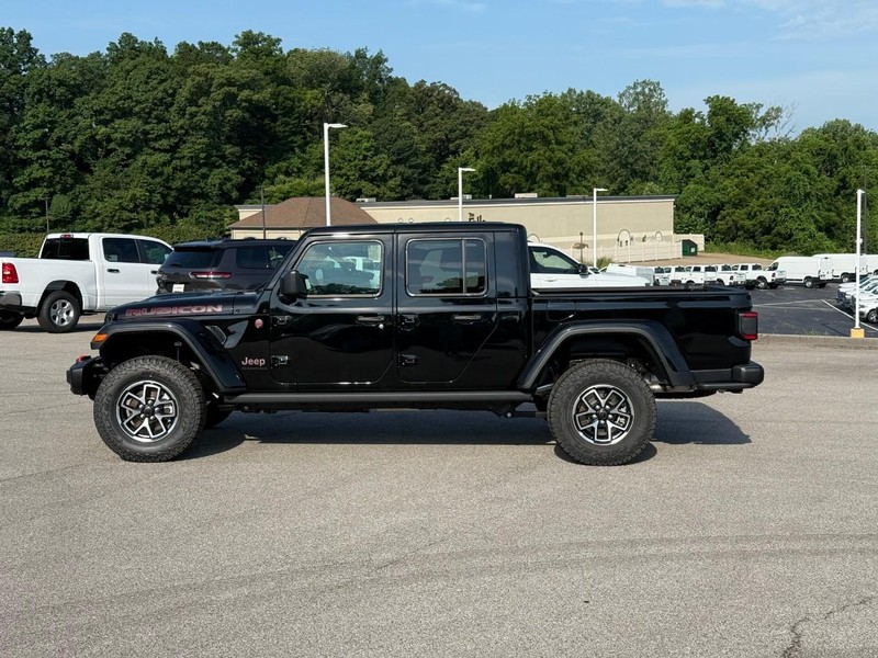 Jeep Gladiator Vehicle Image 03