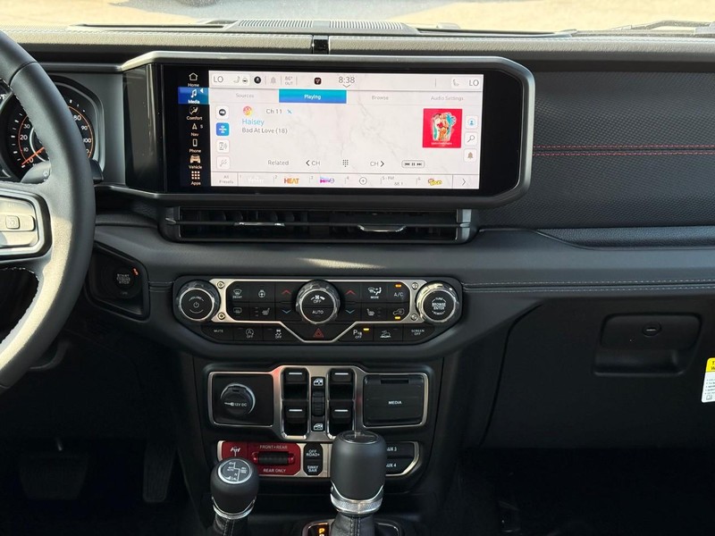 Jeep Gladiator Vehicle Image 11