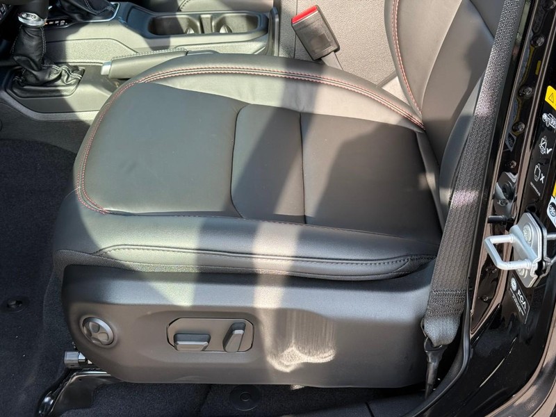 Jeep Gladiator Vehicle Image 14