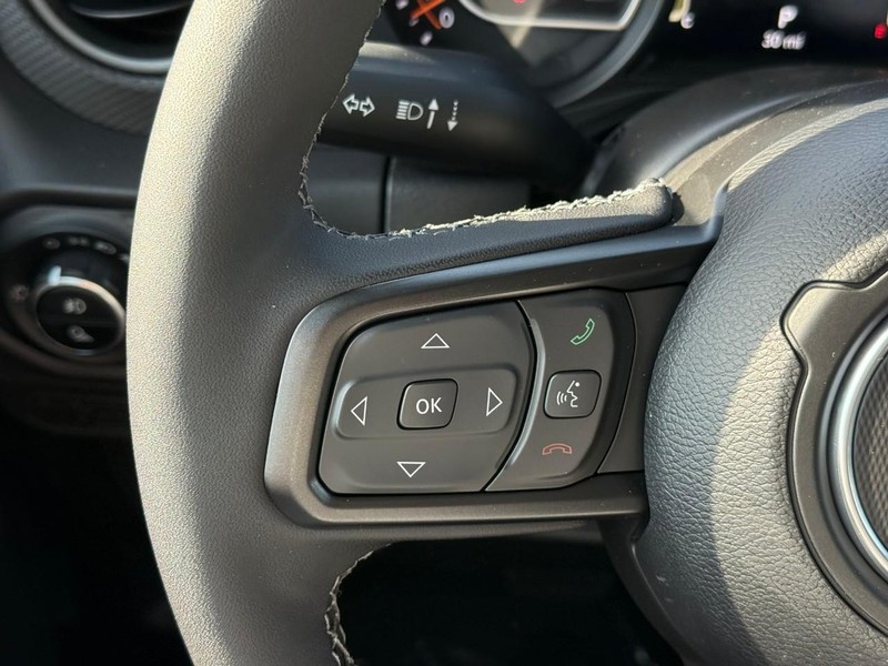 Jeep Gladiator Vehicle Image 15