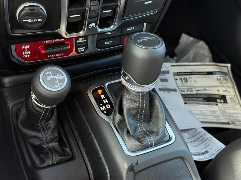 Jeep Gladiator Vehicle Image 17