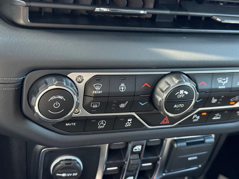 Jeep Gladiator Vehicle Image 18