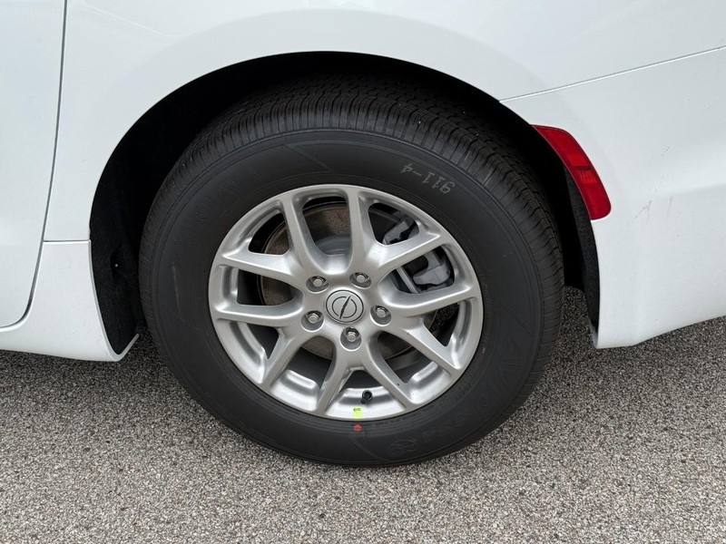 Chrysler Voyager Vehicle Image 05