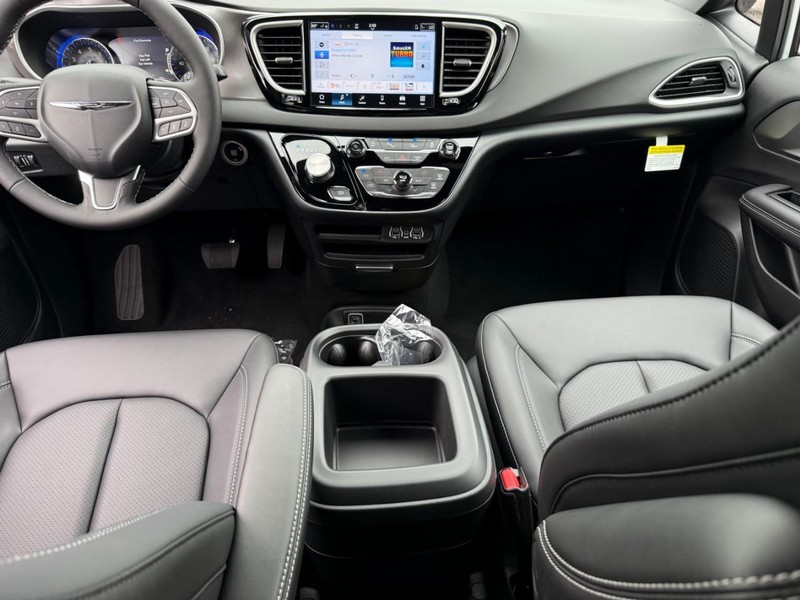 Chrysler Voyager Vehicle Image 09