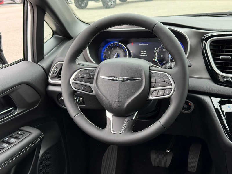 Chrysler Voyager Vehicle Image 11
