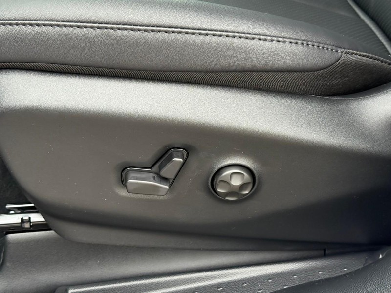 Chrysler Voyager Vehicle Image 16
