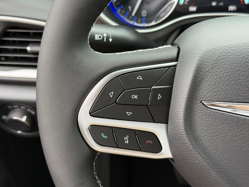 Chrysler Voyager Vehicle Image 17