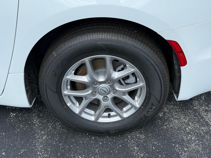 Chrysler Voyager Vehicle Image 05
