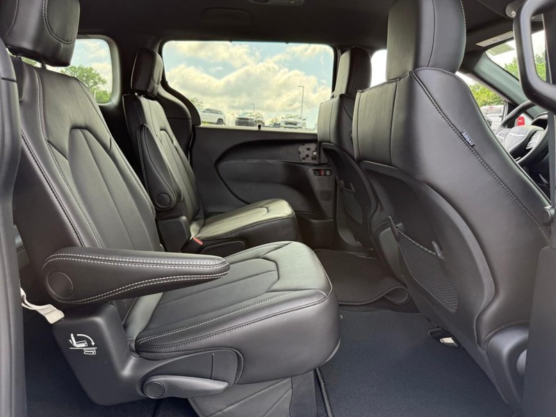 Chrysler Voyager Vehicle Image 07