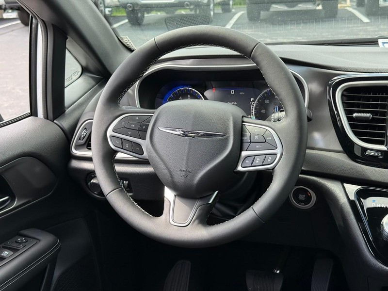 Chrysler Voyager Vehicle Image 09