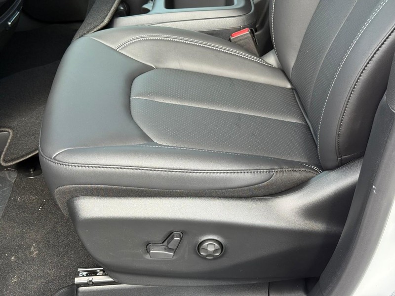 Chrysler Voyager Vehicle Image 14