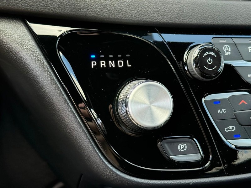 Chrysler Voyager Vehicle Image 17