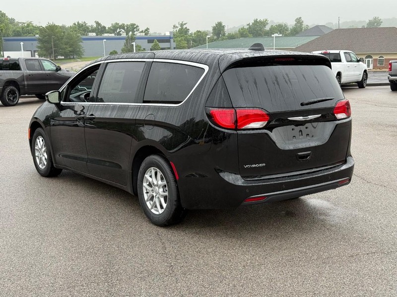 Chrysler Voyager Vehicle Image 04