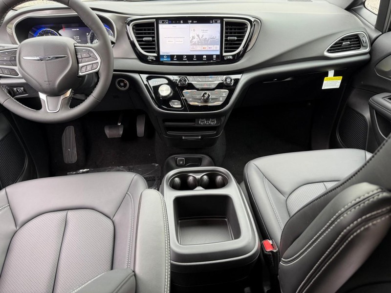 Chrysler Voyager Vehicle Image 09