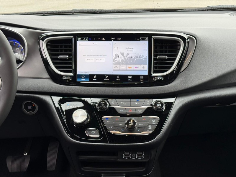 Chrysler Voyager Vehicle Image 12