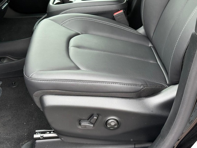 Chrysler Voyager Vehicle Image 15