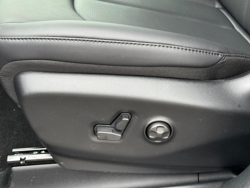 Chrysler Voyager Vehicle Image 16
