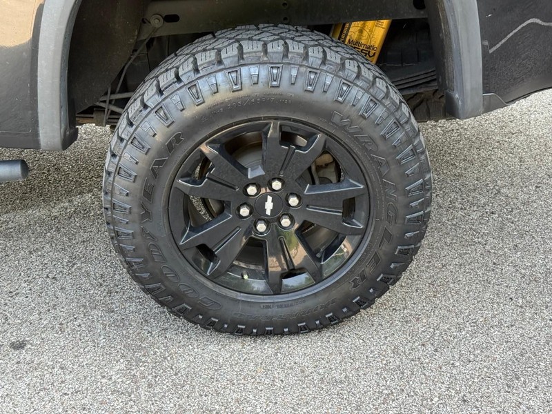 Chevrolet Colorado Vehicle Image 05