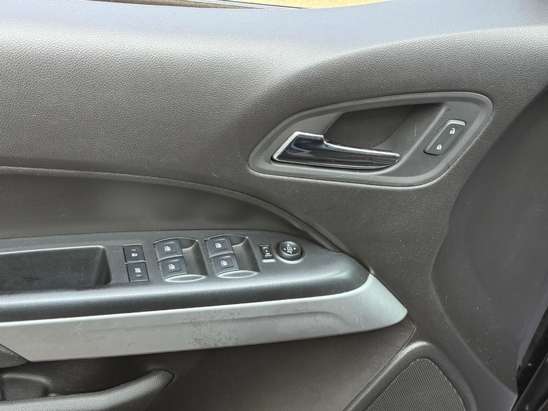 Chevrolet Colorado Vehicle Image 16