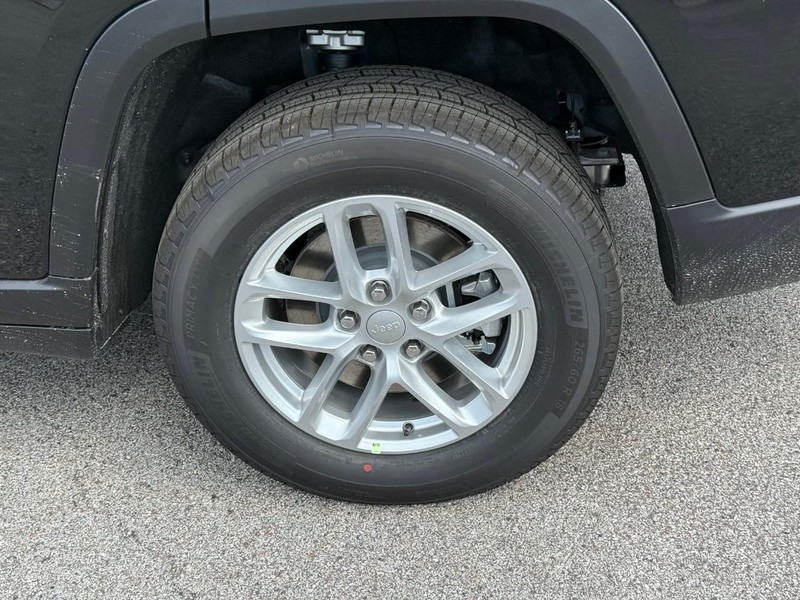 Jeep Grand Cherokee L Vehicle Image 05
