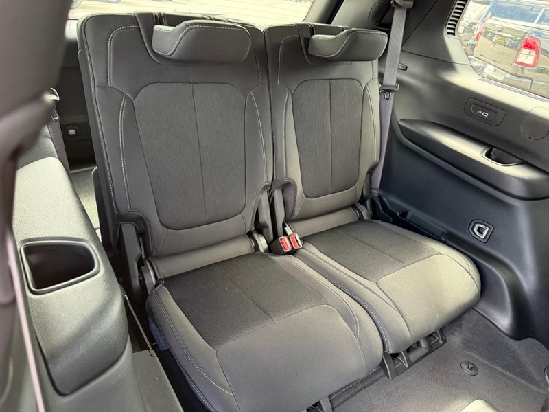 Jeep Grand Cherokee L Vehicle Image 09