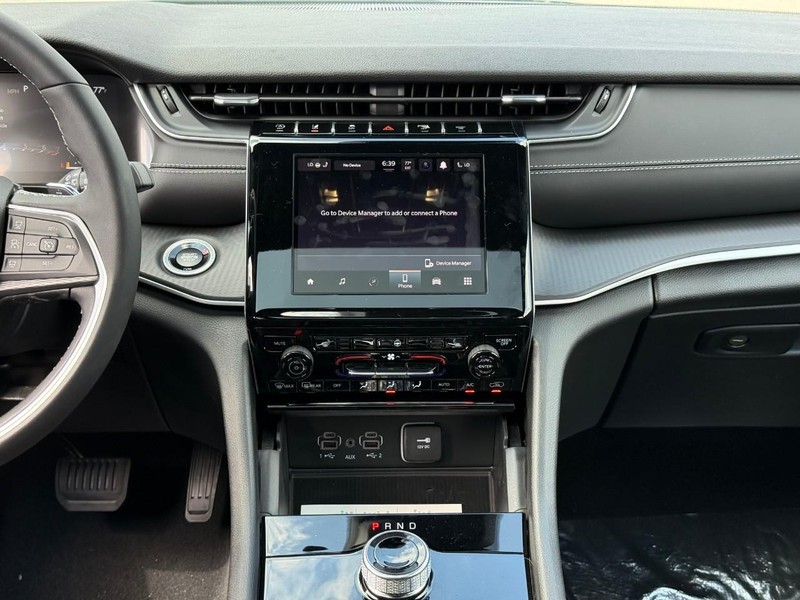 Jeep Grand Cherokee L Vehicle Image 13