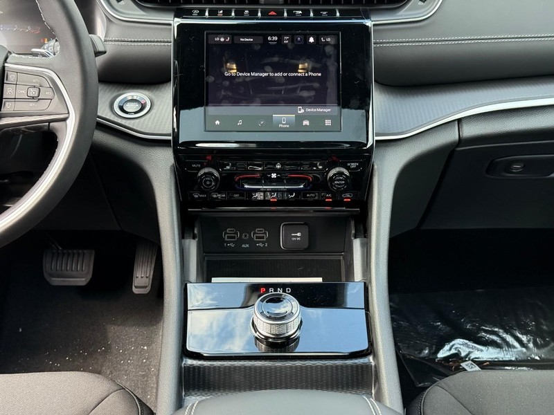 Jeep Grand Cherokee L Vehicle Image 14