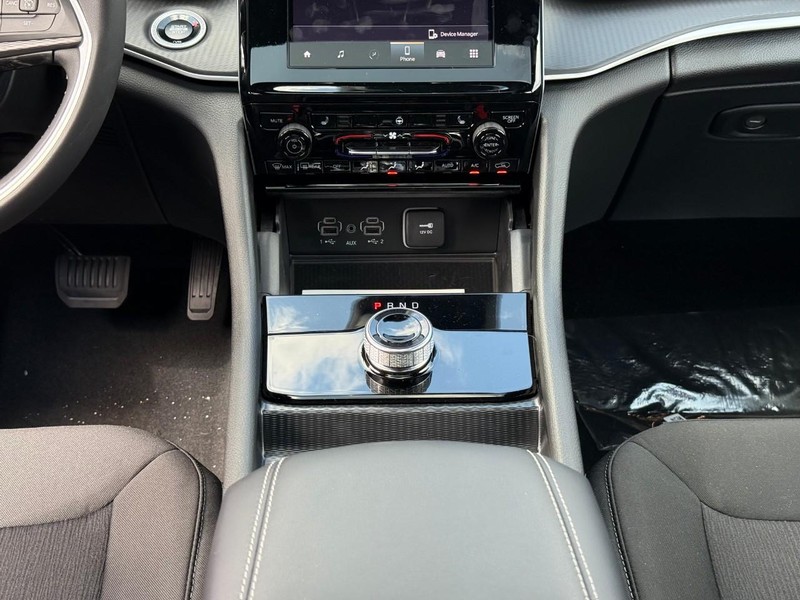 Jeep Grand Cherokee L Vehicle Image 15