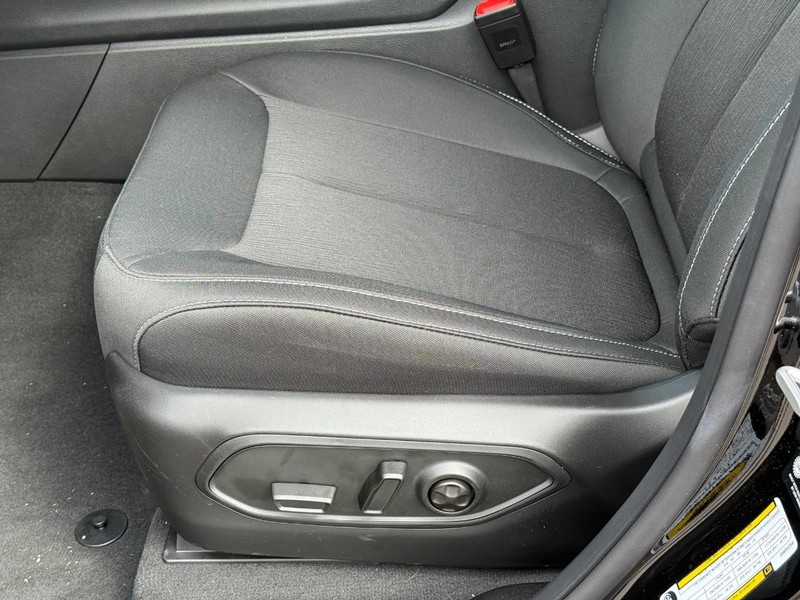 Jeep Grand Cherokee L Vehicle Image 17