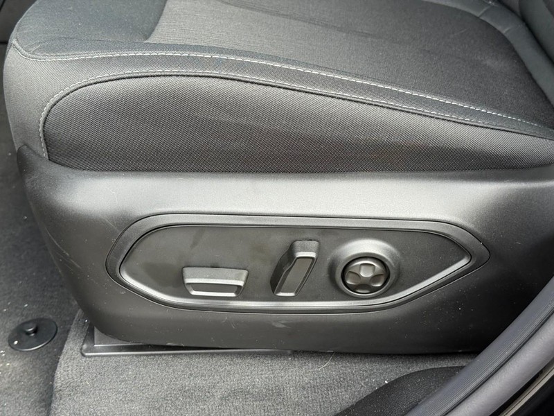 Jeep Grand Cherokee L Vehicle Image 18