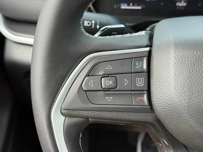 Jeep Grand Cherokee L Vehicle Image 19